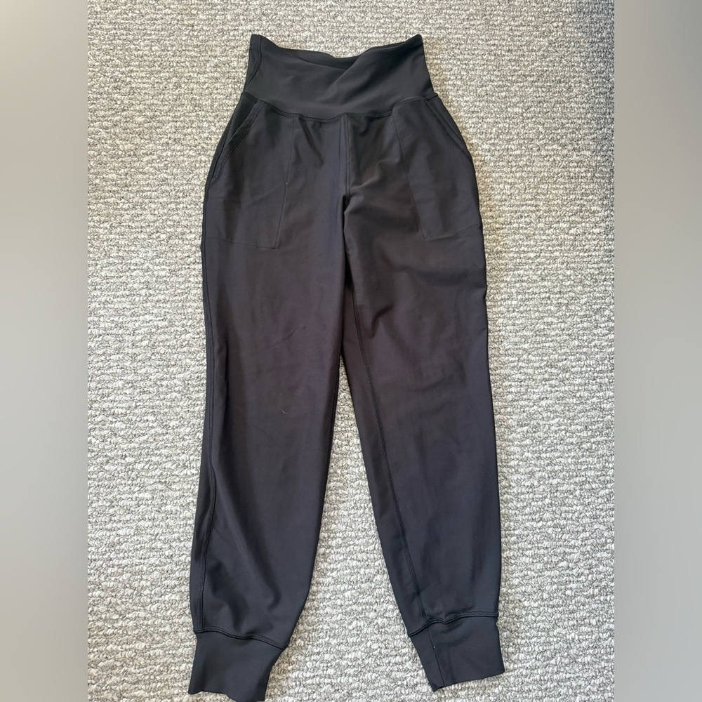 Old Navy Active High-Rise Jogger in Black